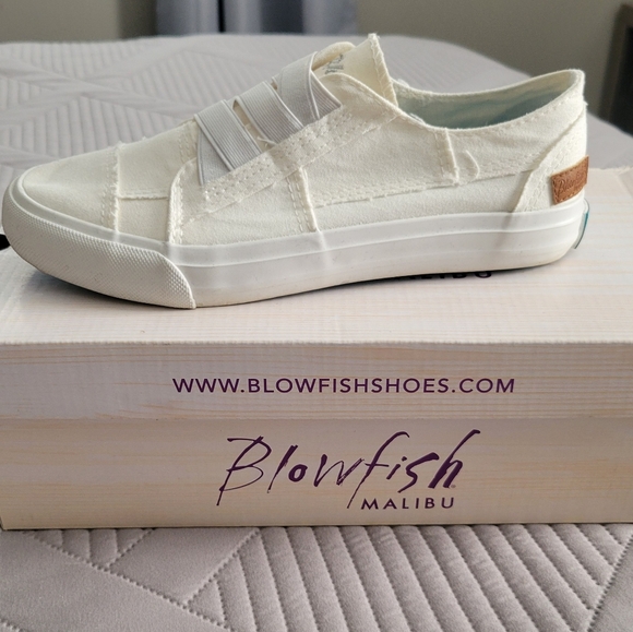White color washed canvas shoes size 6 - Picture 2 of 4